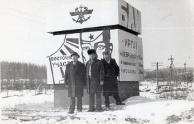 From left to right: Konstantin Tarasovich Sokolsky, collectors Valery Dmitrievich Safoshkin (Moscow), Jakov Borisovich Miller (Khabarovsk).  March 1985 ( :   ,     (),    ().  1985 .) (stavitsky)
