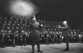 Lavrenty Artemyevich Yaroshenko, Alexander Vasilievich Aleksandrov, Red Banner Ensemble. 1945 year. (  ,   ,  . 1945 .) (Modzele)