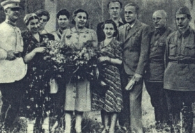 The Front Brigade: Lidia Ruslanova, Elena Stepanova, Olga Lepishinskaya, Ivan Kozlovsky. 1941 year. The photo. ( :  ,  ,  ,  . 1941 . .) (Belyaev)