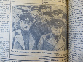 Александр Васильевич Александров и Павел Иванович Ильин на вокзале в Харькове, апрель 1937 г. (Wiktor)