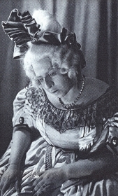 О.N. Golovin in the role of Countess. "The Queen of Spades." The photo. (О.Н. Головина в роли Графини. "Пиковая дама". Фотография.) (Belyaev)