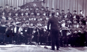 Red Banner Song Ensemble.  Radio studio.  Recording of the USSR Anthem.  1942. (Краснознаменный ансамбль песни. Радиостудия. Запись Гимна СССР. 1942.) (Belyaev)